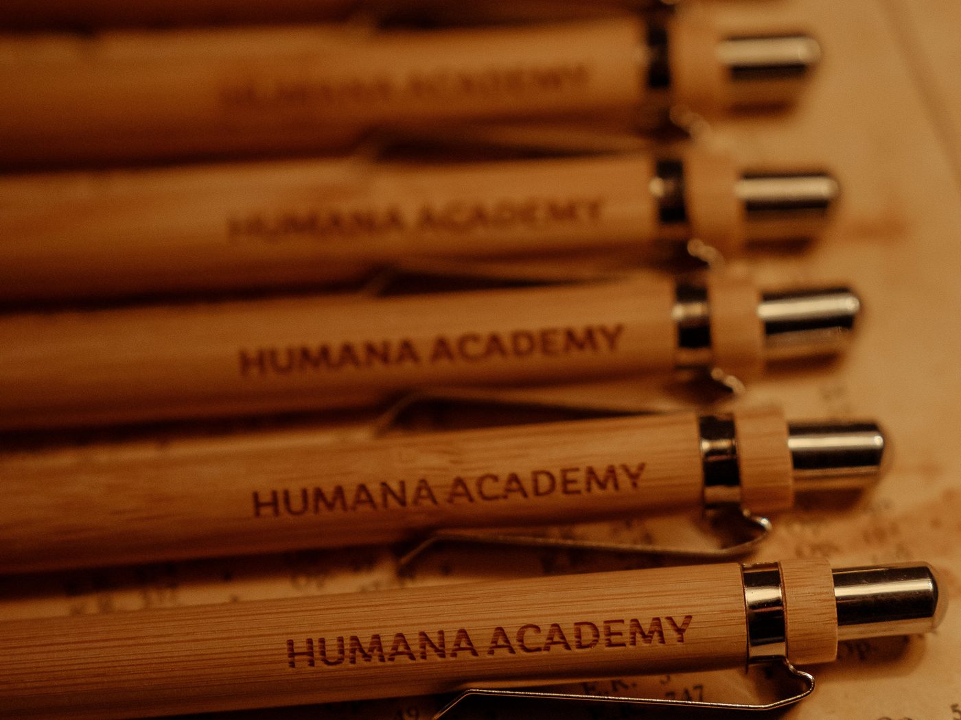 Penne e apribottiglie Humana Academy